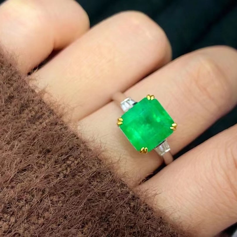 14k Gold 3.60 Ctw Natural Emerald & Diamond Ring - 2