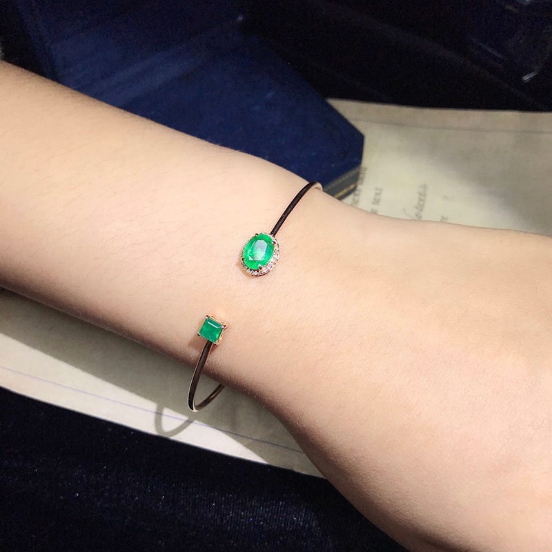 14k Gold 1.67 Ct Vivid Green Natural Emerald & Diamond Bangle - 4