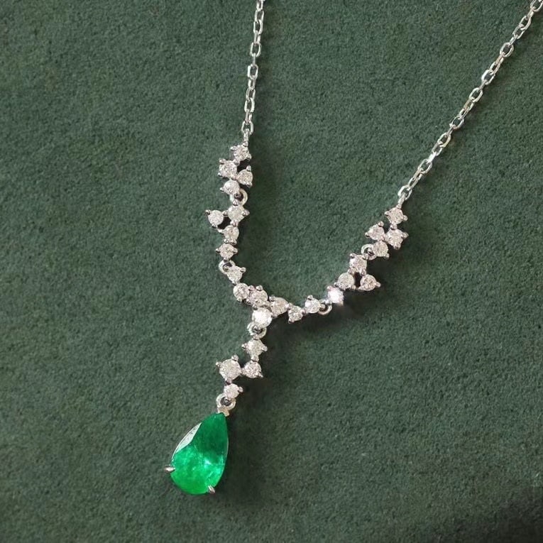 14k Gold 0.86 Ctw Natural Emerald & Diamond Necklace - 2