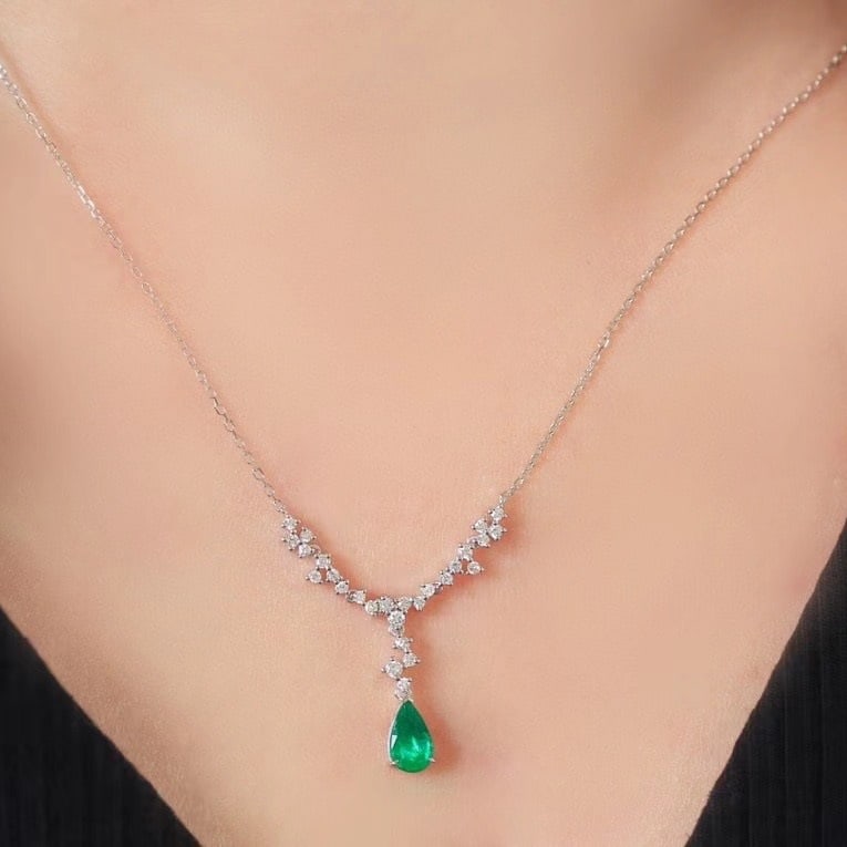 14k Gold 0.86 Ctw Natural Emerald & Diamond Necklace - 4