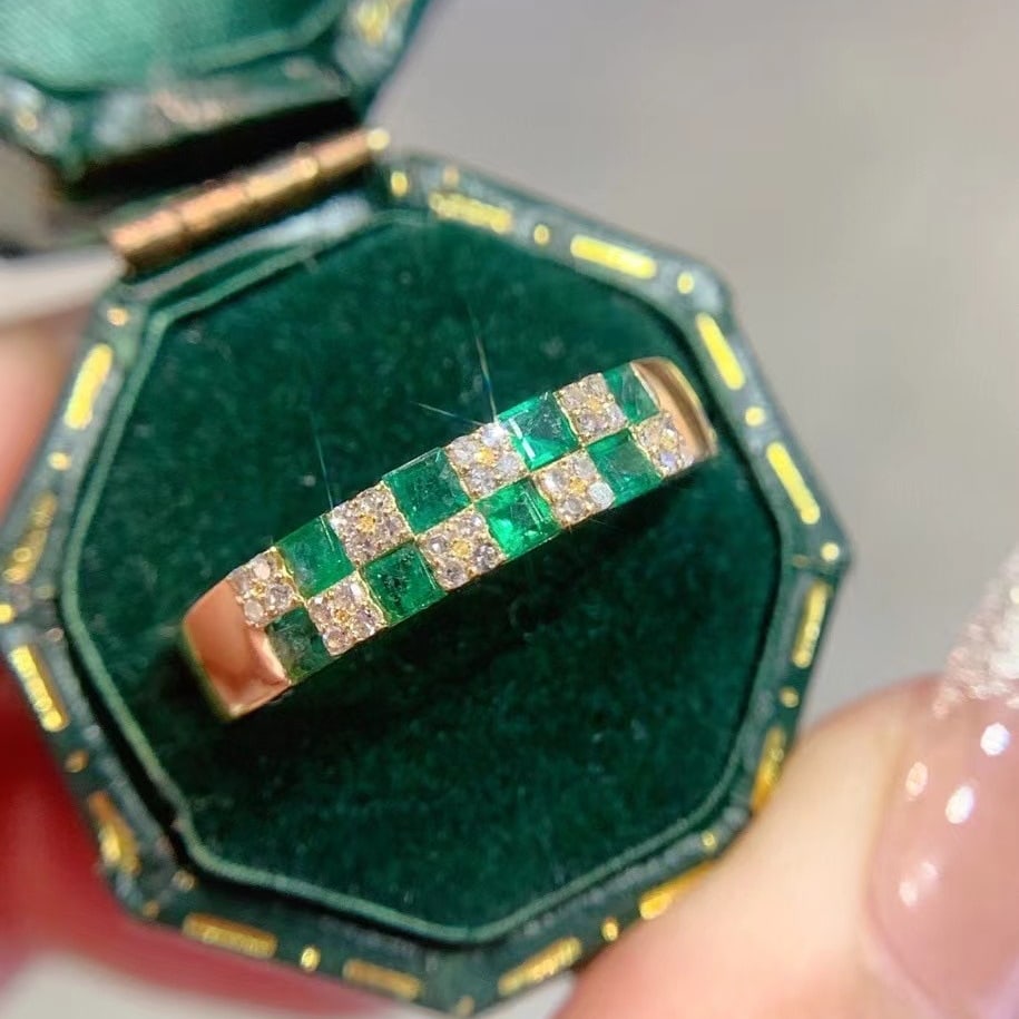 14k Gold 0.91 Ctw Natural Emerald & Diamond Ring: Ref:230971071 // gold content:14k gold // ring size:7. 25us // // main gemstone:emerald // shape:square // carat weight:0. 73ct // color:green // treatment:natural // // adjacent gemstone 2 : diamond 