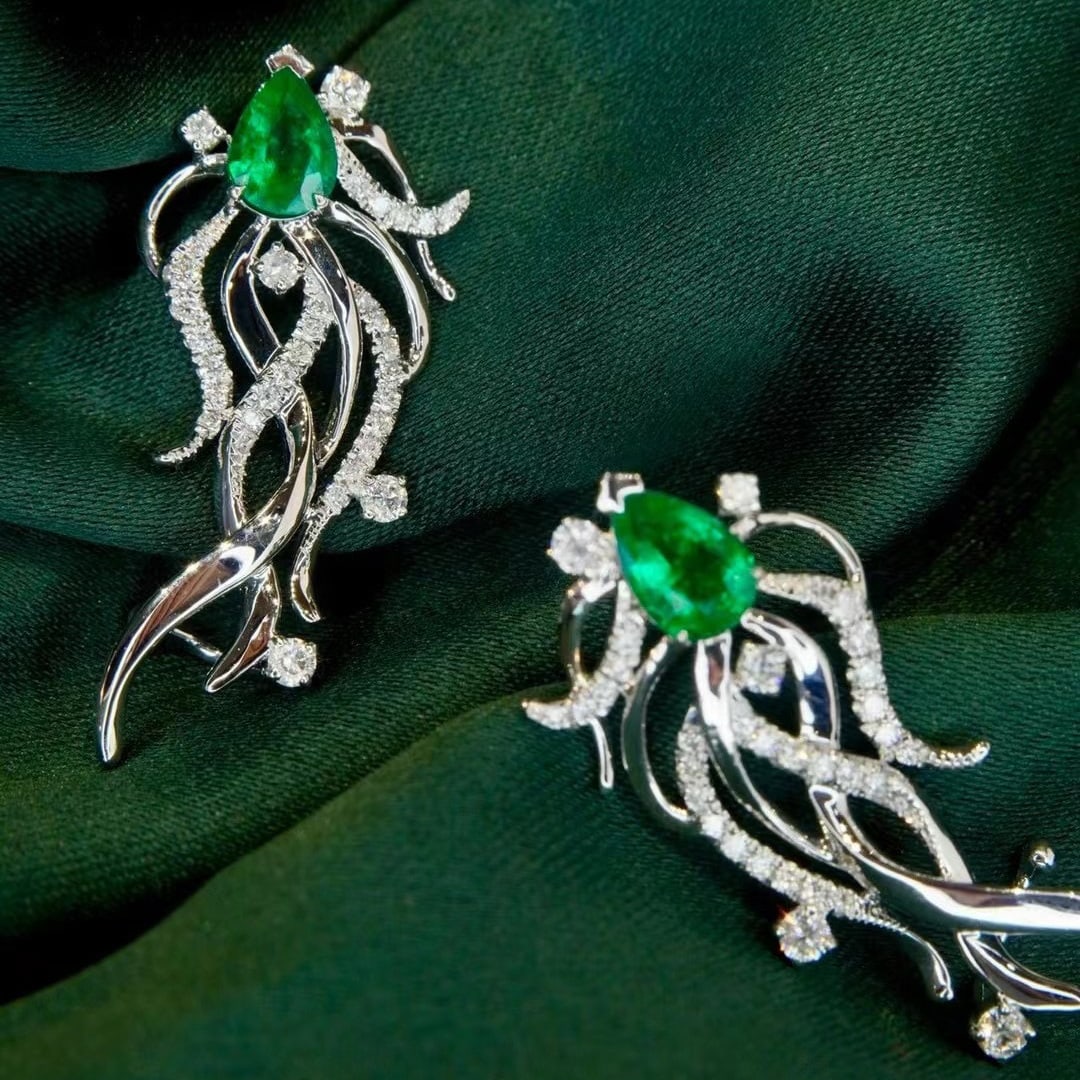 14k Gold 1.04 Ctw Vivid Green Natural Emerald & Diamond Earrings - 2