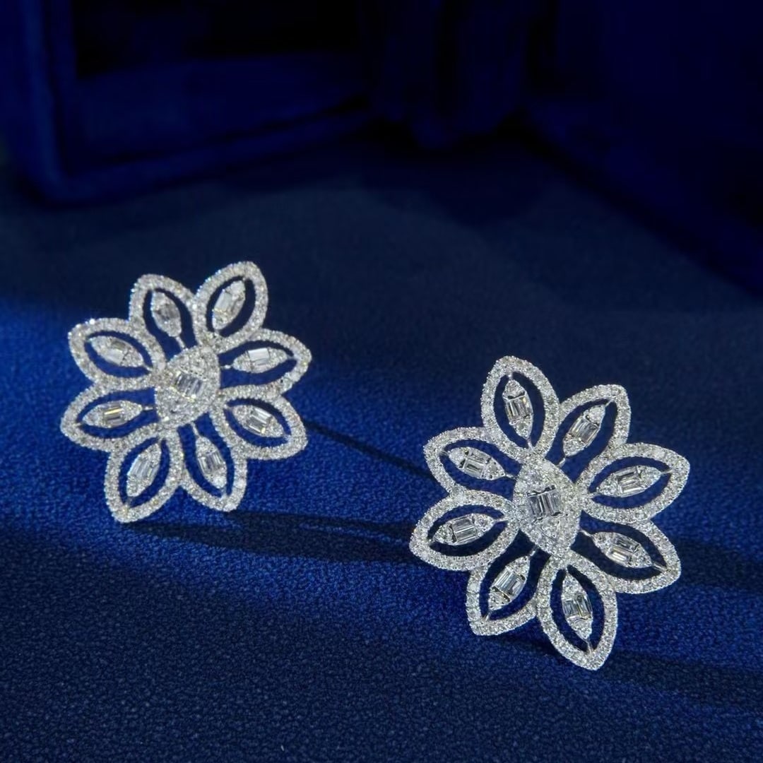 14k Gold 1.16 Ct Natural H Diamond Earrings: Ref:230971105 // gold content:14k gold // main gemstone:diamond // shape:multiply // carat weight:1. 16ct // clarity grade:vs-si // color:h // treatment:natural // High Estimate: 6300 Condition: New