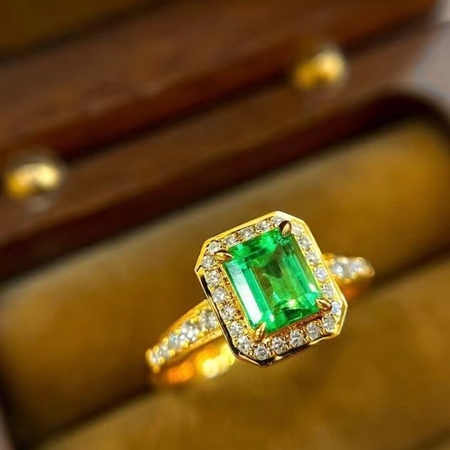 14k Gold 1.12 Ctw Natural Emerald & Diamond Ring: Ref:230971148 // gold content:14k gold // ring size:7. 25us // // main gemstone:emerald // shape:octagonal // carat weight:0. 85ct // color:green // treatment:natural // // adjacent gemstone 2 :