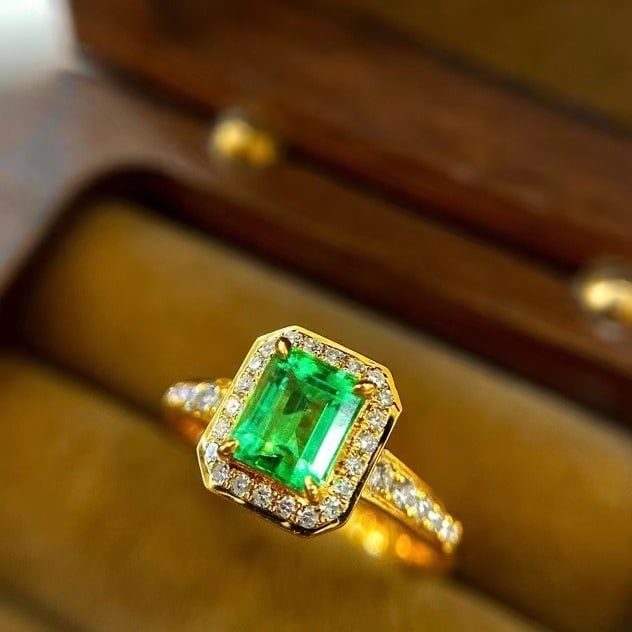 14k Gold 1.12 Ctw Natural Emerald & Diamond Ring - 4