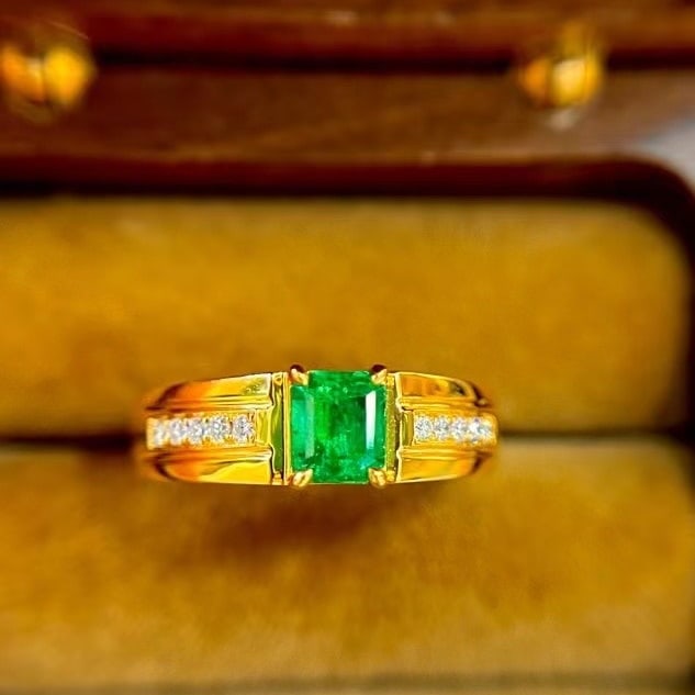 14k Gold 0.95 Ctw Natural Emerald & Diamond Ring - 2