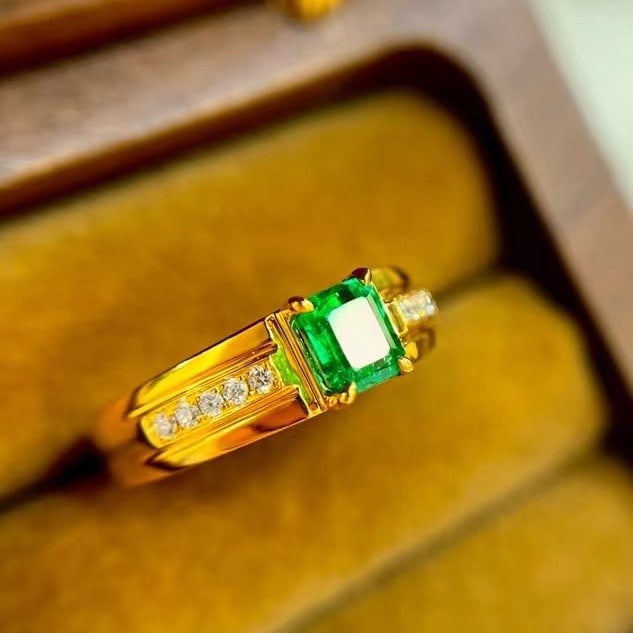 14k Gold 0.95 Ctw Natural Emerald & Diamond Ring - 4