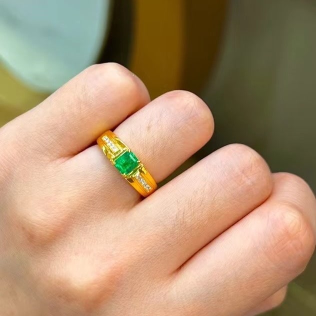14k Gold 0.95 Ctw Natural Emerald & Diamond Ring - 5