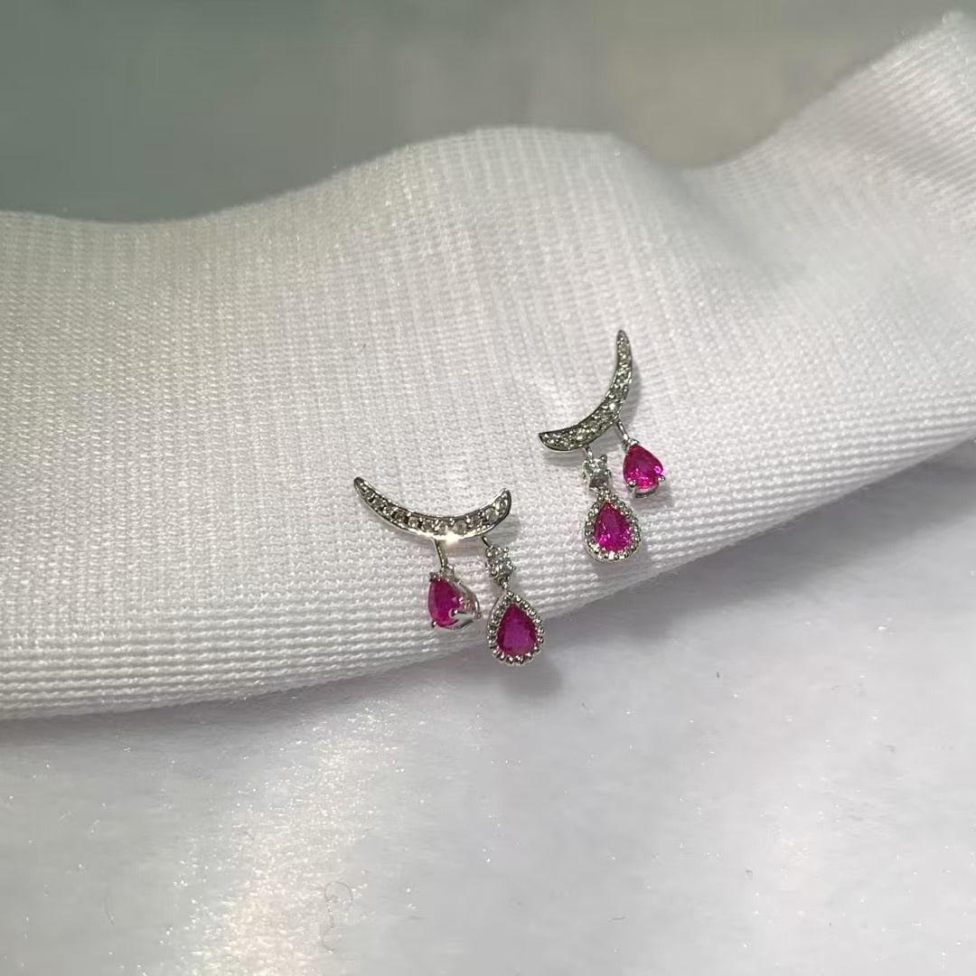14k Gold 0.84 Ctw Natural Ruby & Diamond Earrings: Ref:230971176 // gold content:14k gold // main gemstone:ruby // shape:pear // carat weight:0. 73ct // color:red // treatment:natural // // adjacent gemstone 2 : diamond // shape:round // carat