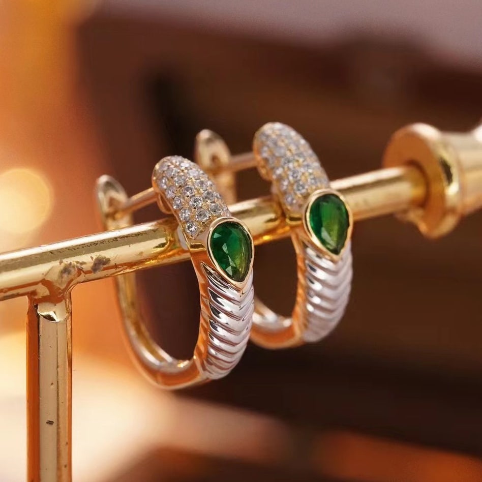 14k Gold 0.48 Ctw Natural Emerald & Diamond Earrings: Ref:230971166 // gold content:14k gold // main gemstone:emerald // shape:pear // carat weight:0. 28ct // color:green // treatment:natural // // adjacent gemstone 2 : diamond // shape:round // carat