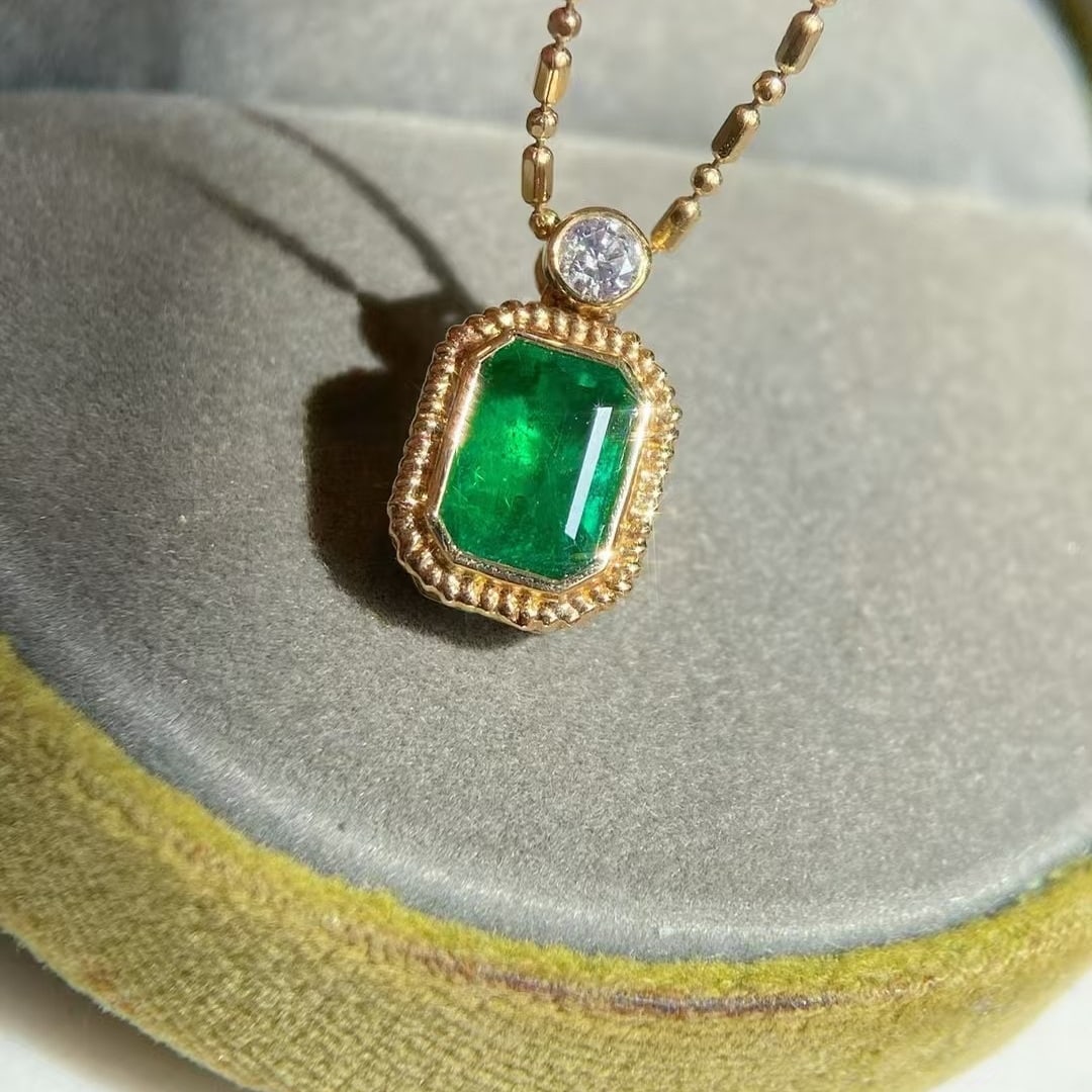 14k Gold 1.09 Ctw Vivid Green Natural Emerald & Diamond Necklace - 4