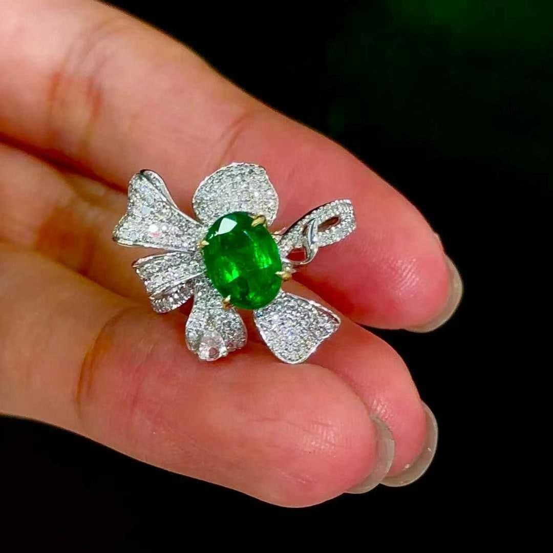 14k Gold 1.39 Ct Vivid Green Natural Emerald & Diamond & Sapphire Ring - 2