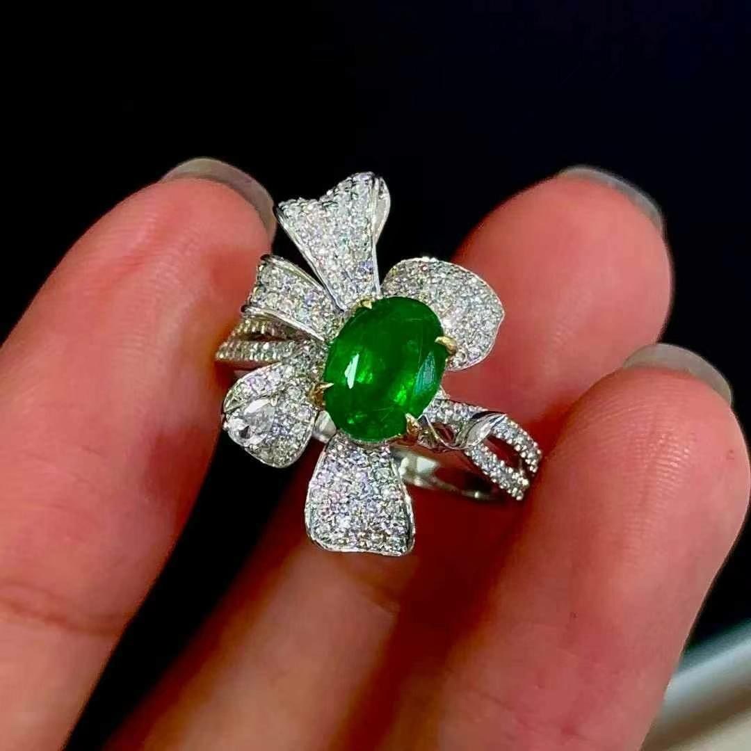 14k Gold 1.39 Ct Vivid Green Natural Emerald & Diamond & Sapphire Ring - 4