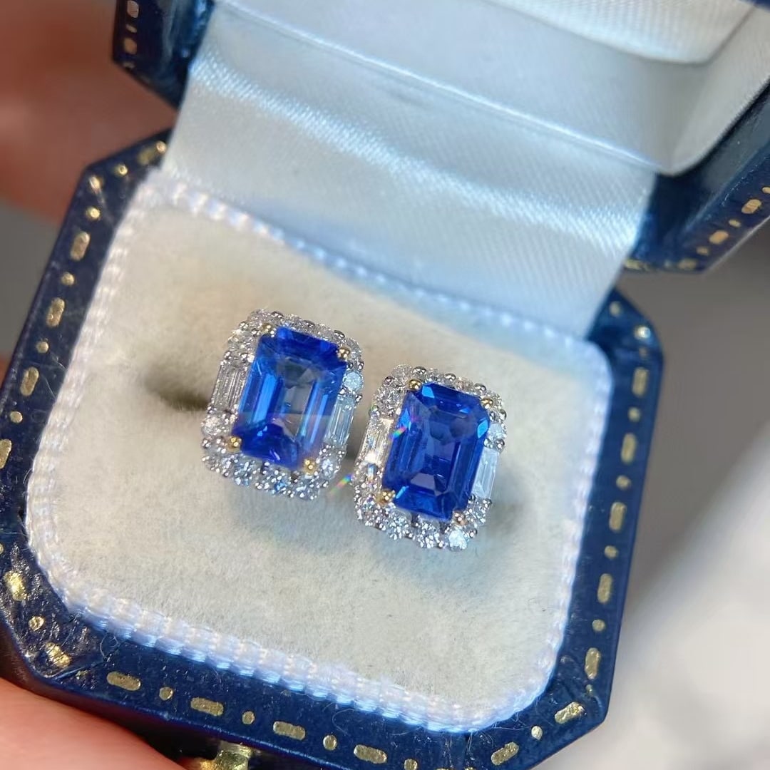 14k Gold 1.86 Ctw Natural Sapphire & Diamond Earrings: Ref:230971195 // gold content:14k gold // main gemstone:sapphire // shape:octagonal // carat weight:1. 5ct // color:blue // treatment:natural // // adjacent gemstone 2 : diamond // shape:multiply //