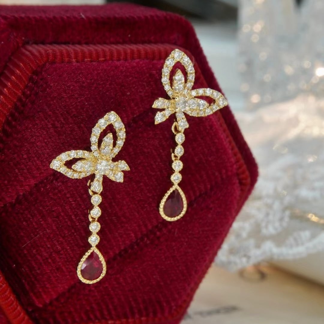 14k Gold 0.8 Ctw Natural Ruby & Diamond Earrings: Ref:230971233 // gold content:14k gold // main gemstone:ruby // shape:pear // carat weight:0. 4ct // color:red // treatment:natural // // adjacent gemstone 2 : diamond // shape:round // carat