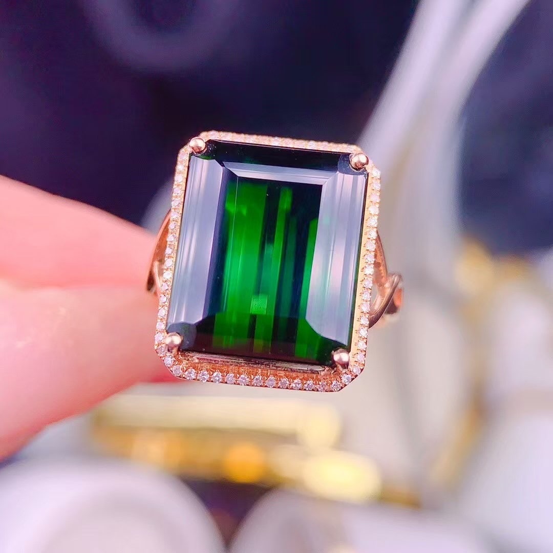 14k Gold 14 Ct Natural Tourmaline & Diamond Ring: Ref:230971215 // gold content:14k gold // ring size:7. 25us // // main gemstone:tourmaline // shape:octagonal // carat weight:14ct // color:green // treatment:natural // // adjacent gemstone 2 : diamo