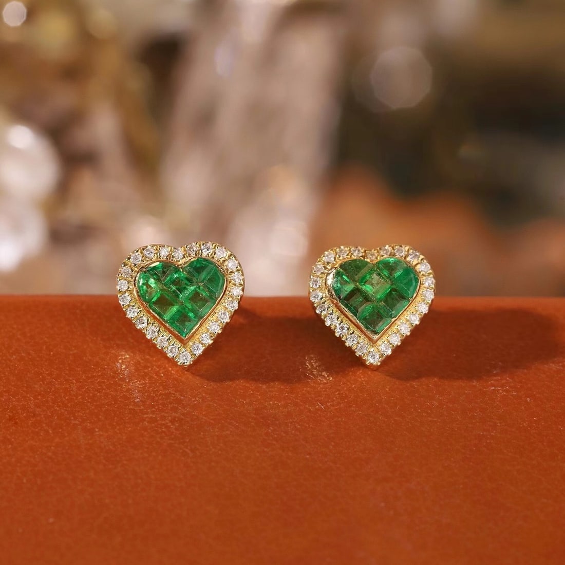 14k Gold 0.6 Ctw Natural Emerald & Diamond Earrings: Ref:230971257 // gold content:14k gold // main gemstone:emerald // shape:square // carat weight:0. 5ct // color:green // treatment:natural // // adjacent gemstone 2 : diamond // shape:round // carat