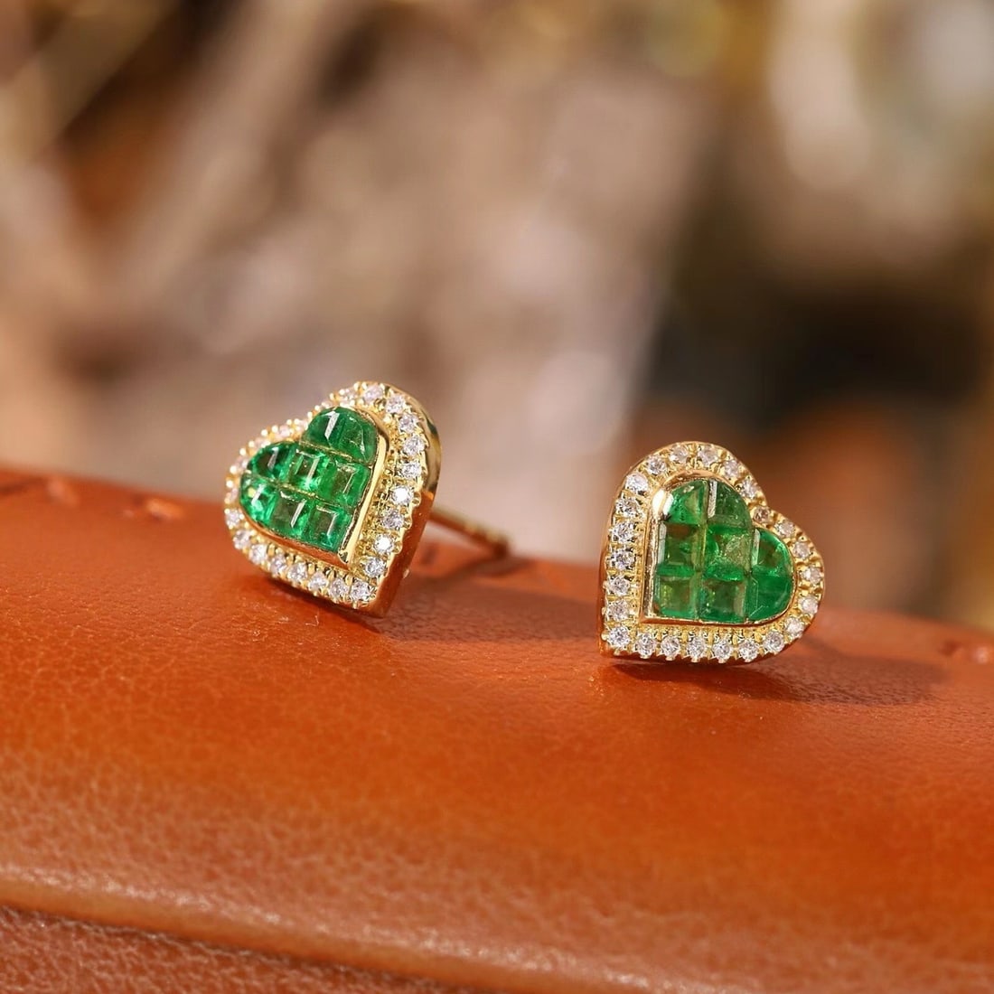 14k Gold 0.6 Ctw Natural Emerald & Diamond Earrings - 2