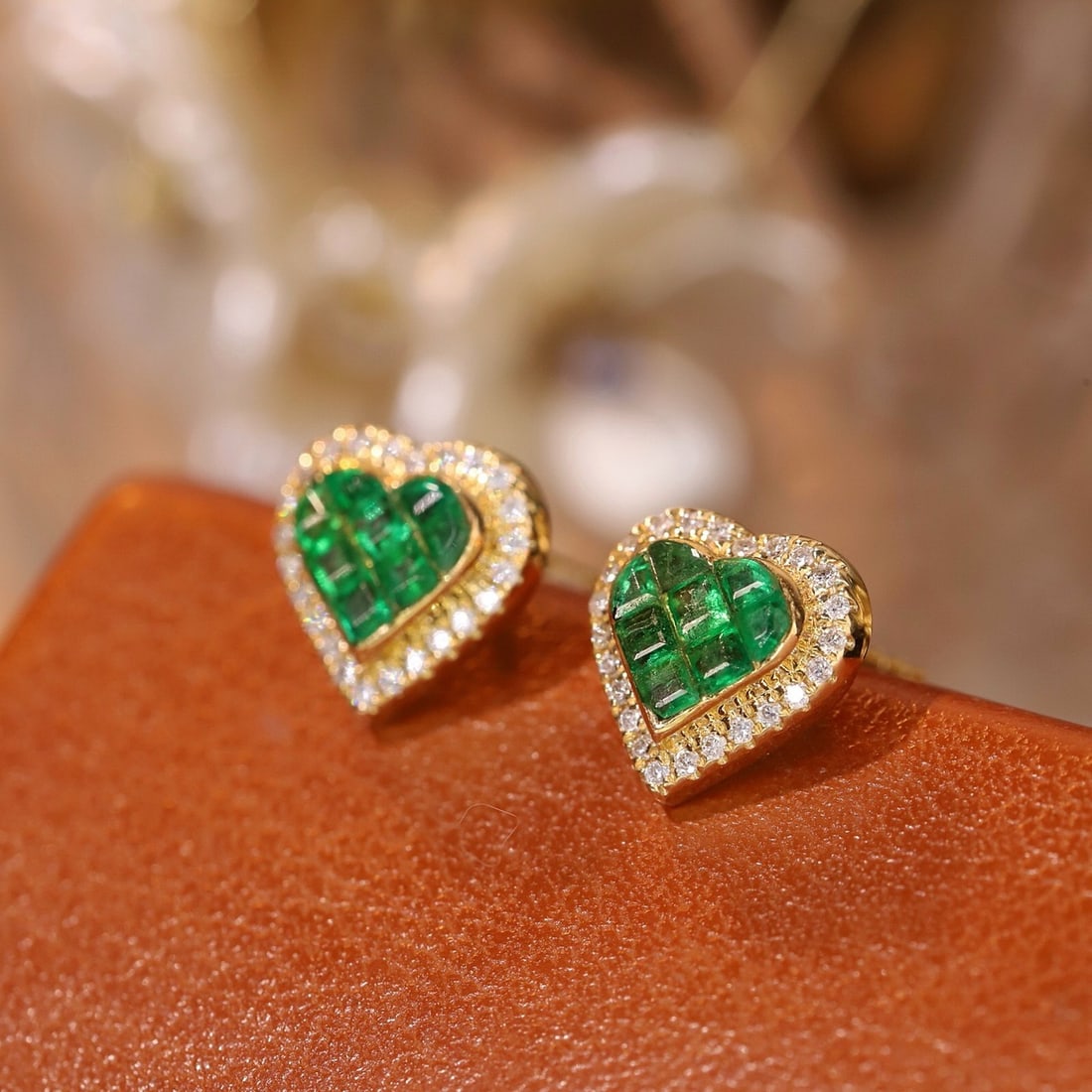 14k Gold 0.6 Ctw Natural Emerald & Diamond Earrings - 3