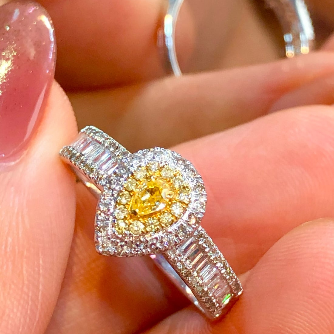 14k Gold 0.8 Ct Natural Color Diamond Ring - 2
