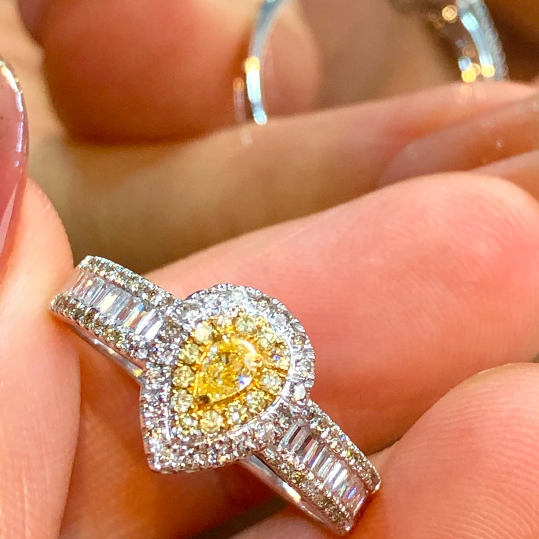 14k Gold 0.8 Ct Natural Color Diamond Ring - 3