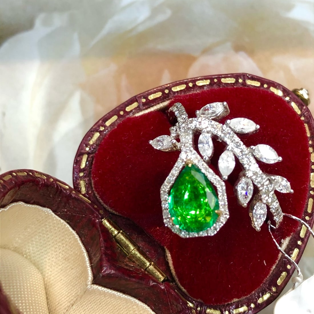 14k Gold 1.50 Ctw Vivid Green Natural Emerald & Diamond Ring - 3