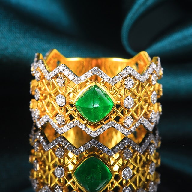 14k Gold 1.33 Ctw Vivid Green Natural Emerald & Diamond Ring: Ref:230972075 // gold content:14k gold // ring size:7. 25us // // main gemstone:emerald // shape:suger-loaf // carat weight:0. 85ct // color:vivid green // treatment:natural // // adjacent gemstone 2