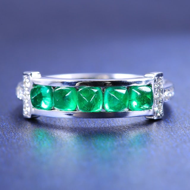 14k Gold 1.20 Ctw Vivid Green Natural Emerald & Diamond Ring: Ref:230972031 // gold content:14k gold // ring size:7. 25us // // main gemstone:emerald // shape:suger-loaf // carat weight:1. 08ct // color:vivid green // treatment:natural // // adjacent gemstone 2
