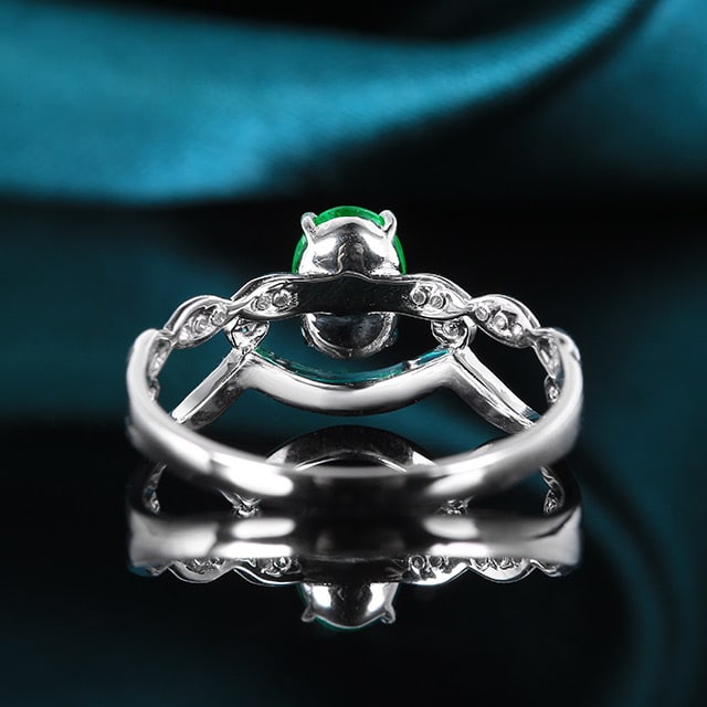 14k Gold 0.70 Ctw Vivid Green Natural Emerald & Diamond Ring - 4