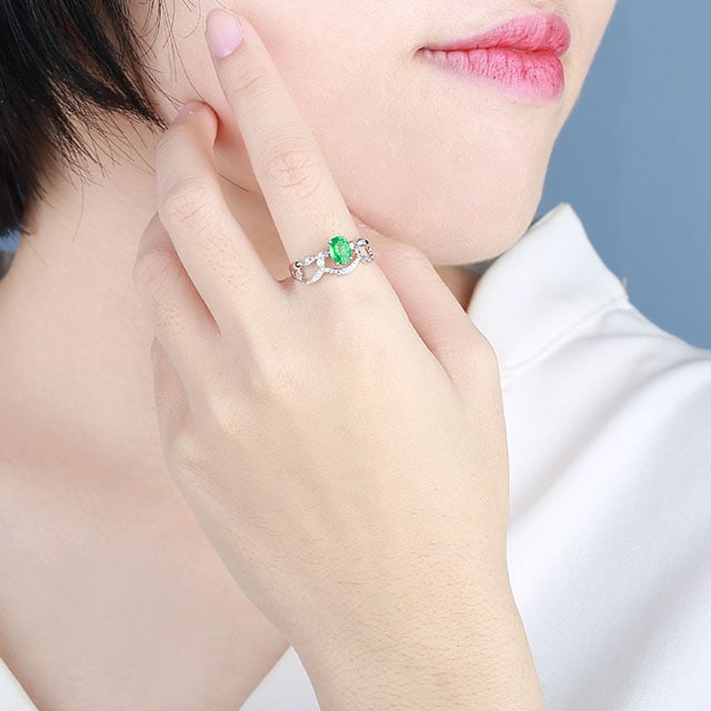 14k Gold 0.70 Ctw Vivid Green Natural Emerald & Diamond Ring - 6