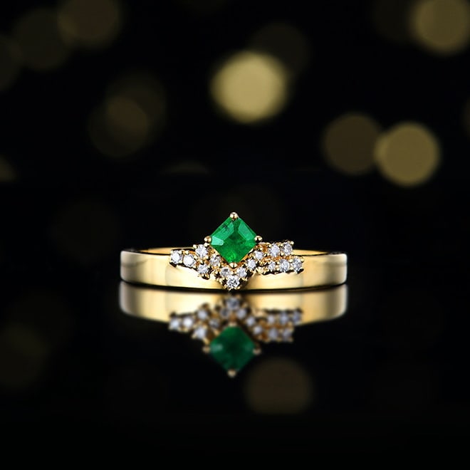 14k Gold 0.36 Ctw Vivid Green Natural Emerald & Diamond Ring: Ref:230972128 // gold content:14k gold // ring size:7. 25us // // main gemstone:emerald // shape:octagonal // carat weight:0. 27ct // color:vivid green // treatment:natural // // adjacent gemstone 2