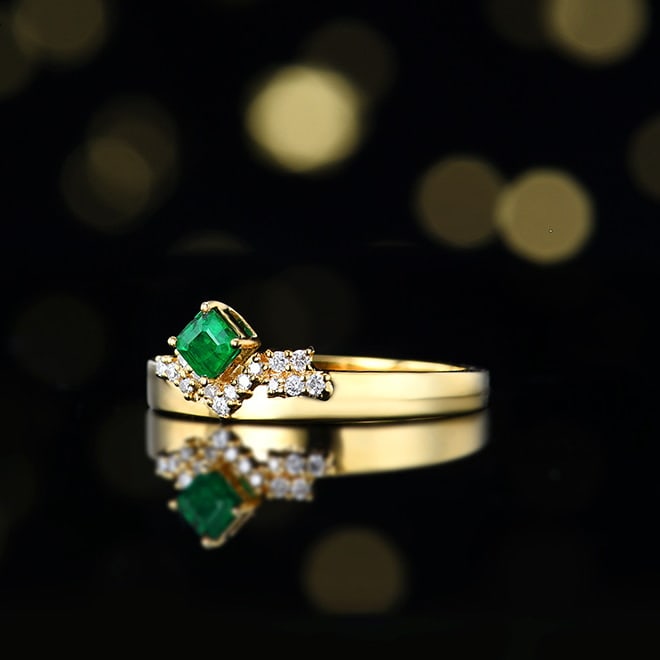 14k Gold 0.36 Ctw Vivid Green Natural Emerald & Diamond Ring - 2