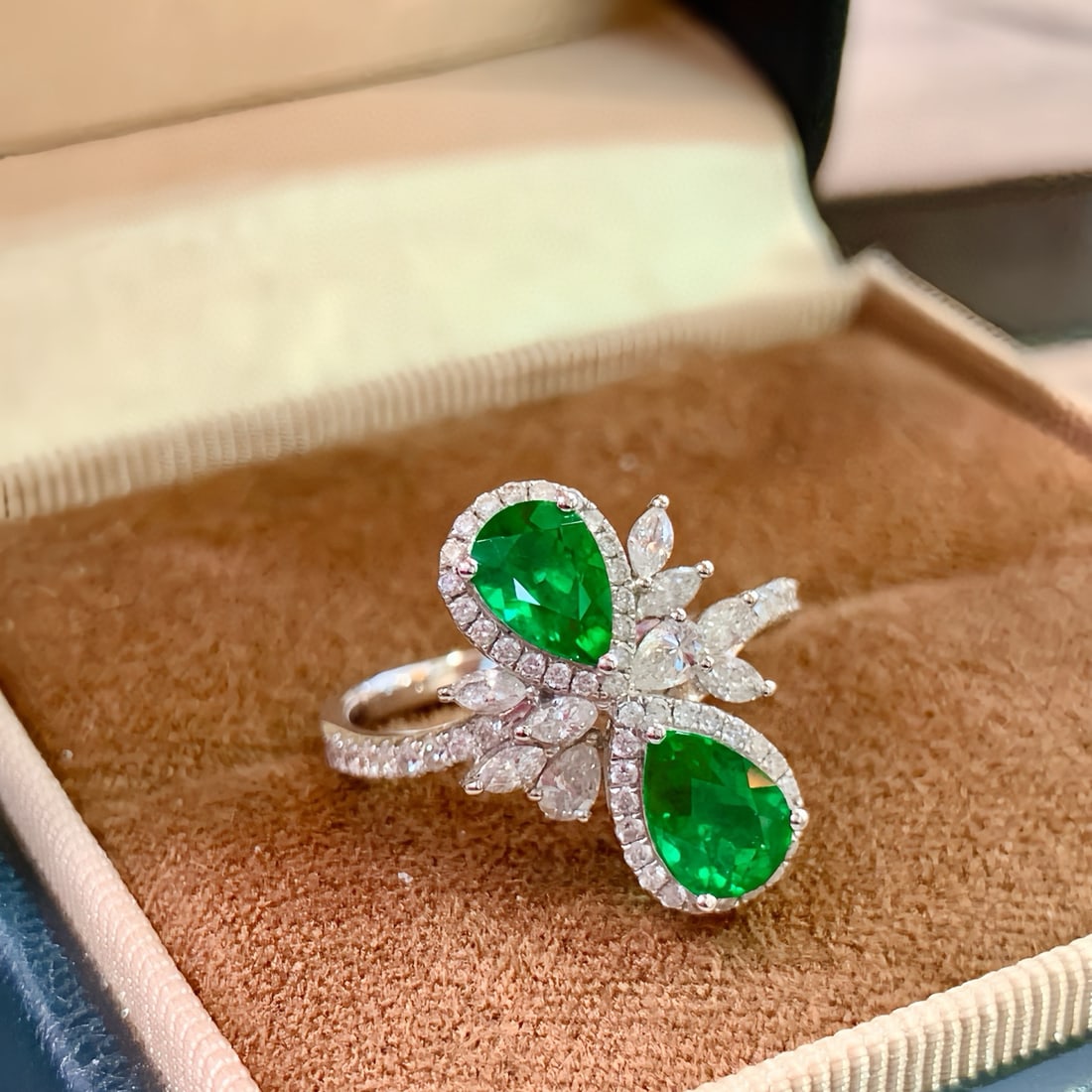 14k Gold 1.62 Ctw Vivid Green Natural Emerald & Diamond Ring: Ref:230972193 // gold content:14k gold // ring size:7. 25us // // main gemstone:emerald // shape:pear // carat weight:1. 07ct // color:vivid green // treatment:natural // // adjacent gemstone 2 :