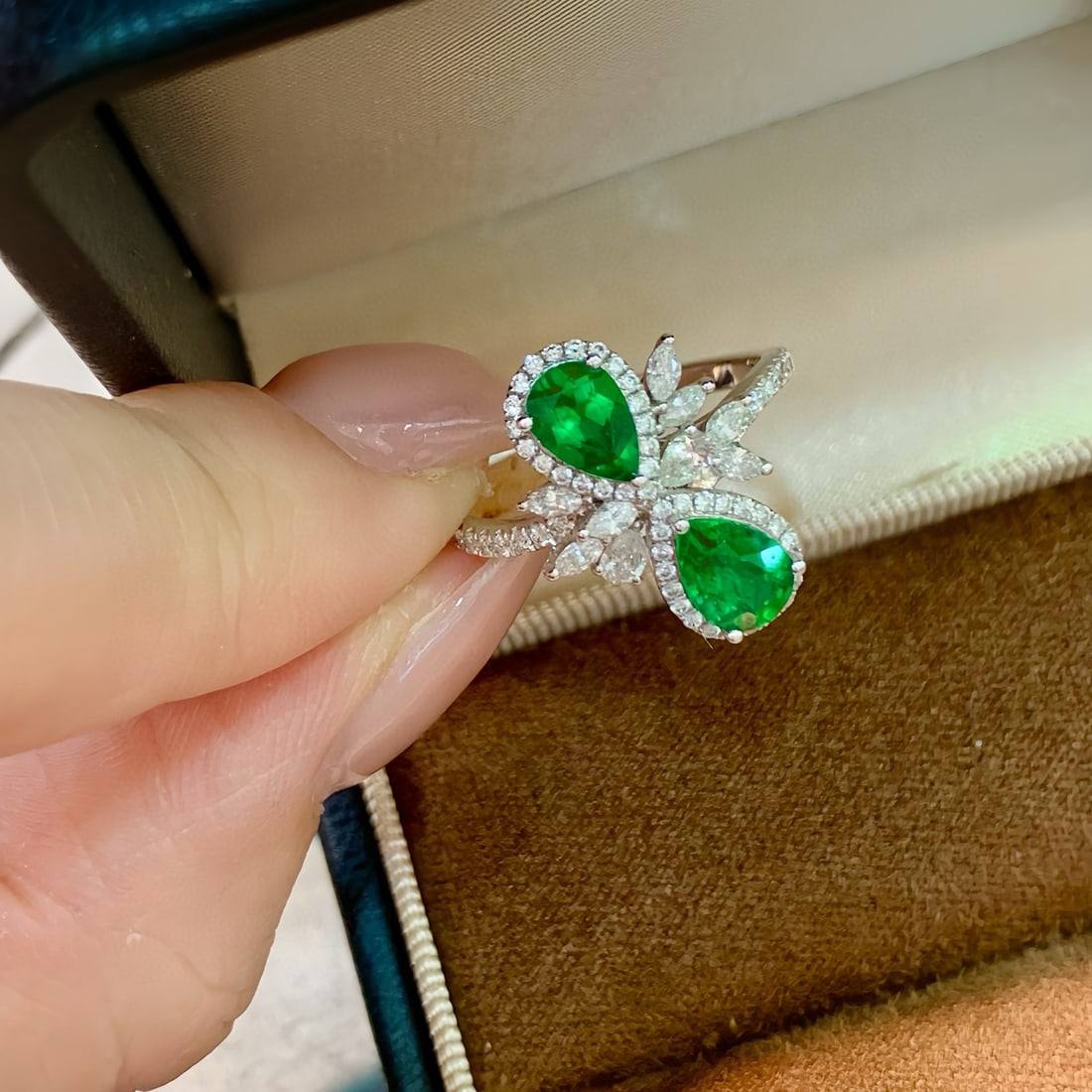14k Gold 1.62 Ctw Vivid Green Natural Emerald & Diamond Ring - 2