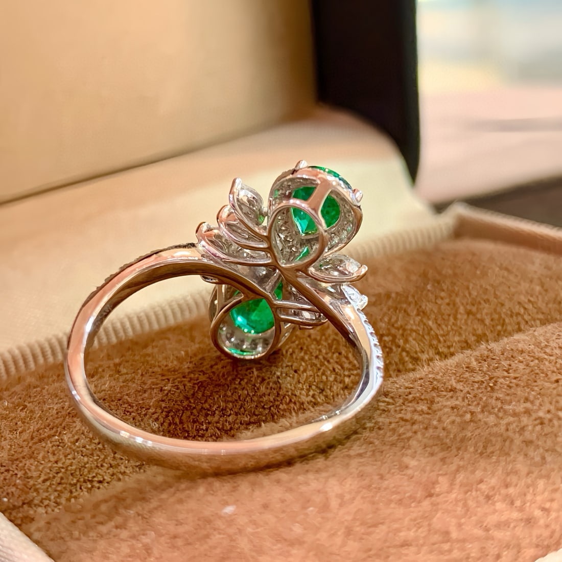 14k Gold 1.62 Ctw Vivid Green Natural Emerald & Diamond Ring - 3