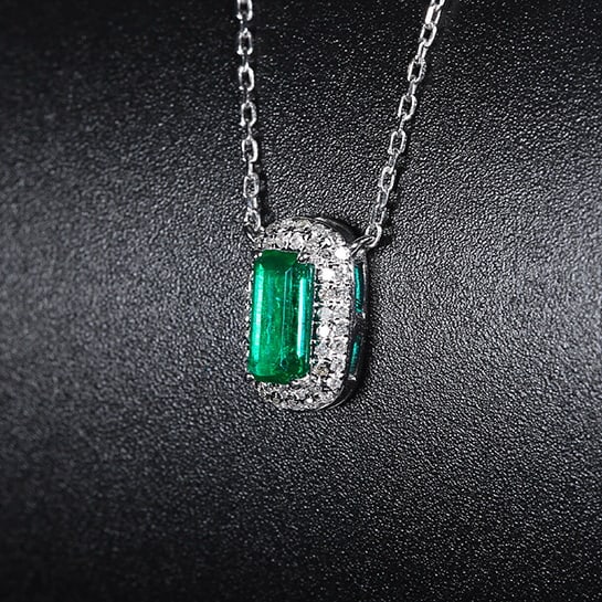 14k Gold 0.64 Ctw Vivid Green Natural Emerald & Diamond Necklace - 2
