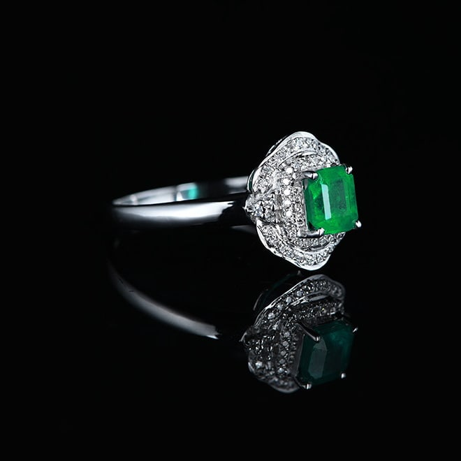 14k Gold 0.6 Ct Vivid Green Natural Emerald & Diamond Ring - 3