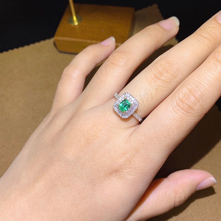 14k Gold 0.97 Ctw Vivid Green Natural Emerald & Diamond Ring - 6