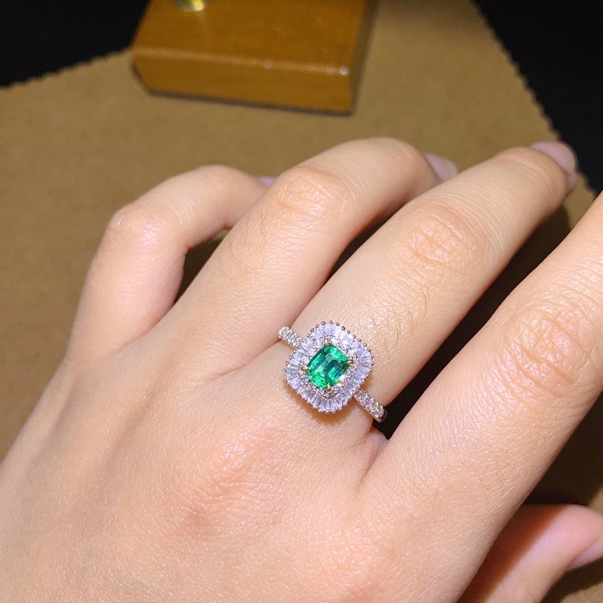 14k Gold 0.97 Ctw Vivid Green Natural Emerald & Diamond Ring - 7