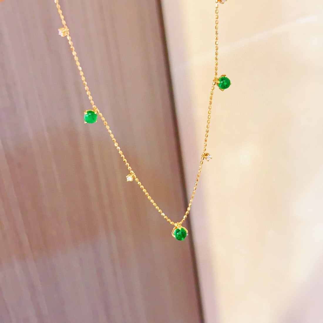 14k Gold 0.81 Ctw Vivid Green Natural Emerald & Diamond Necklace: Ref:230972226 // gold content:14k gold // main gemstone:emerald // shape:round // carat weight:0. 77ct // color:vivid green // treatment:natural // cut grade:g // // adjacent gemstone 2 : diamond //