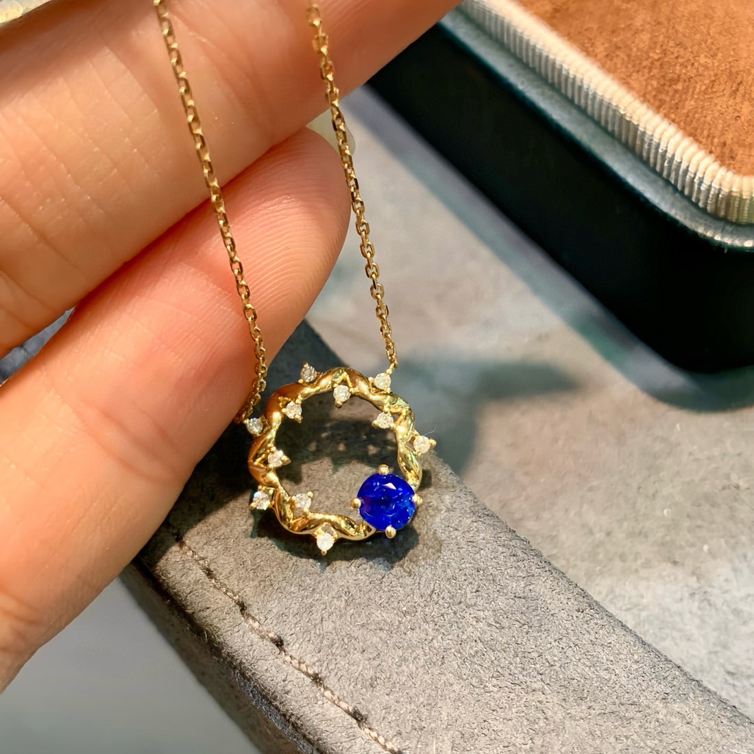 14k Gold 0.41 Ctw Natural Sapphire & Diamond Necklace: Ref:230972188 // gold content:14k gold // main gemstone:sapphire // shape:round // carat weight:0. 35ct // color:blue // treatment:natural // cut grade:g // // adjacent gemstone 2 : diamond //