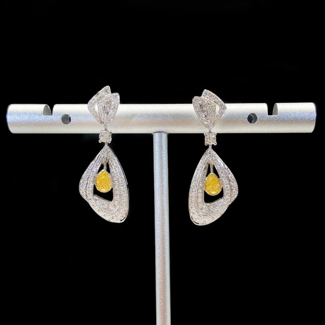 14k Gold 0.90 Ctw Natural Yellow Diamond & Diamond Earrings: Ref:230972204 // gold content:14k gold // main gemstone:yellow diamond // shape:pear // carat weight:0. 30ct // color:yellow // treatment:natural // // adjacent gemstone 2 : diamond // shape:round //
