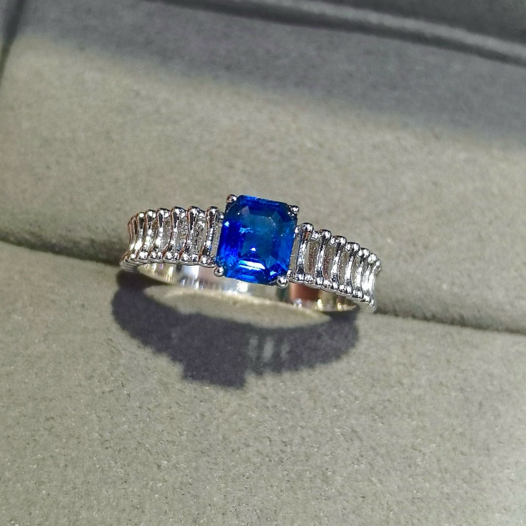 14k Gold 0.95 Ct Natural Sapphire Ring: Ref:230972240 // gold content:14k gold // ring size:7. 25us // // main gemstone:sapphire // shape:octagonal // carat weight:0. 95ct // color:blue // treatment:natural // Low Estimate: 3700 Condition: