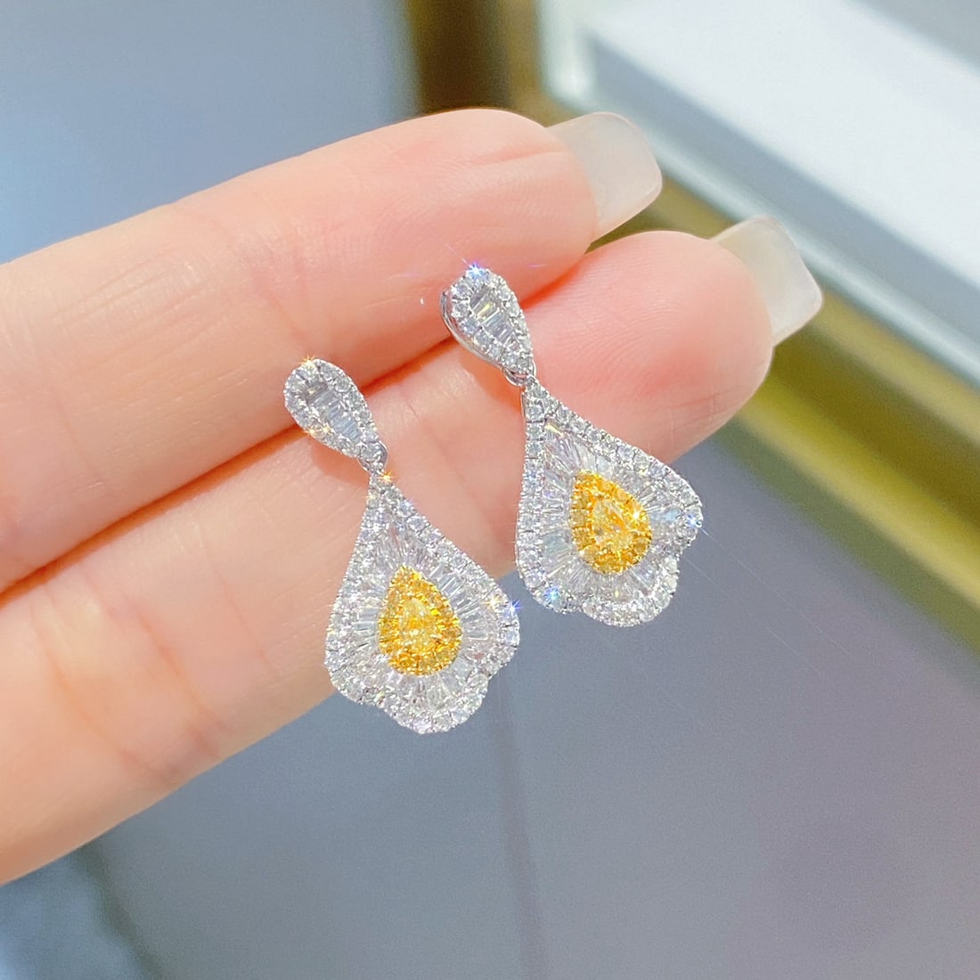 14k Gold 1.56 Ctw Natural Yellow Diamond & Diamond Earrings: Ref:230972214 // gold content:14k gold // main gemstone:yellow diamond // shape:pear // carat weight:0. 19ct // color:yellow // treatment:natural // // adjacent gemstone 2 : diamond // shape:multiply