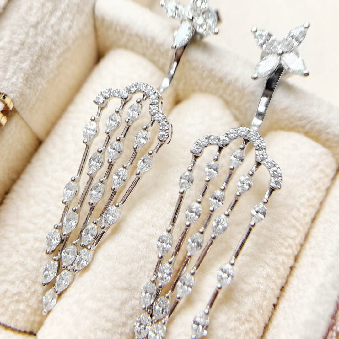 14k Gold 2.06 Ct Natural H Diamond Earrings: Ref:230972319 // gold content:14k gold // main gemstone:diamond // shape:multiply // carat weight:2. 06ct // clarity grade:vs-si // color:h // treatment:natural // Condition: New Low Estimate: 6200