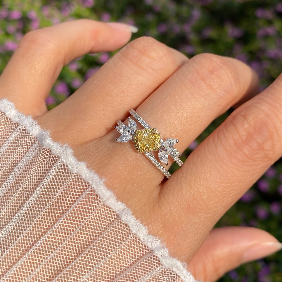 14k Gold 0.88 Ctw Natural Yellow Diamond & Diamond Ring - 2