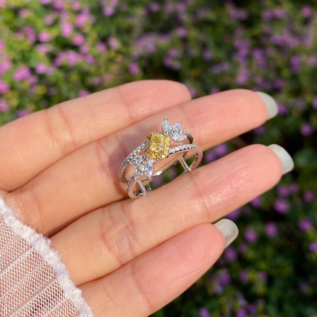 14k Gold 0.88 Ctw Natural Yellow Diamond & Diamond Ring - 4