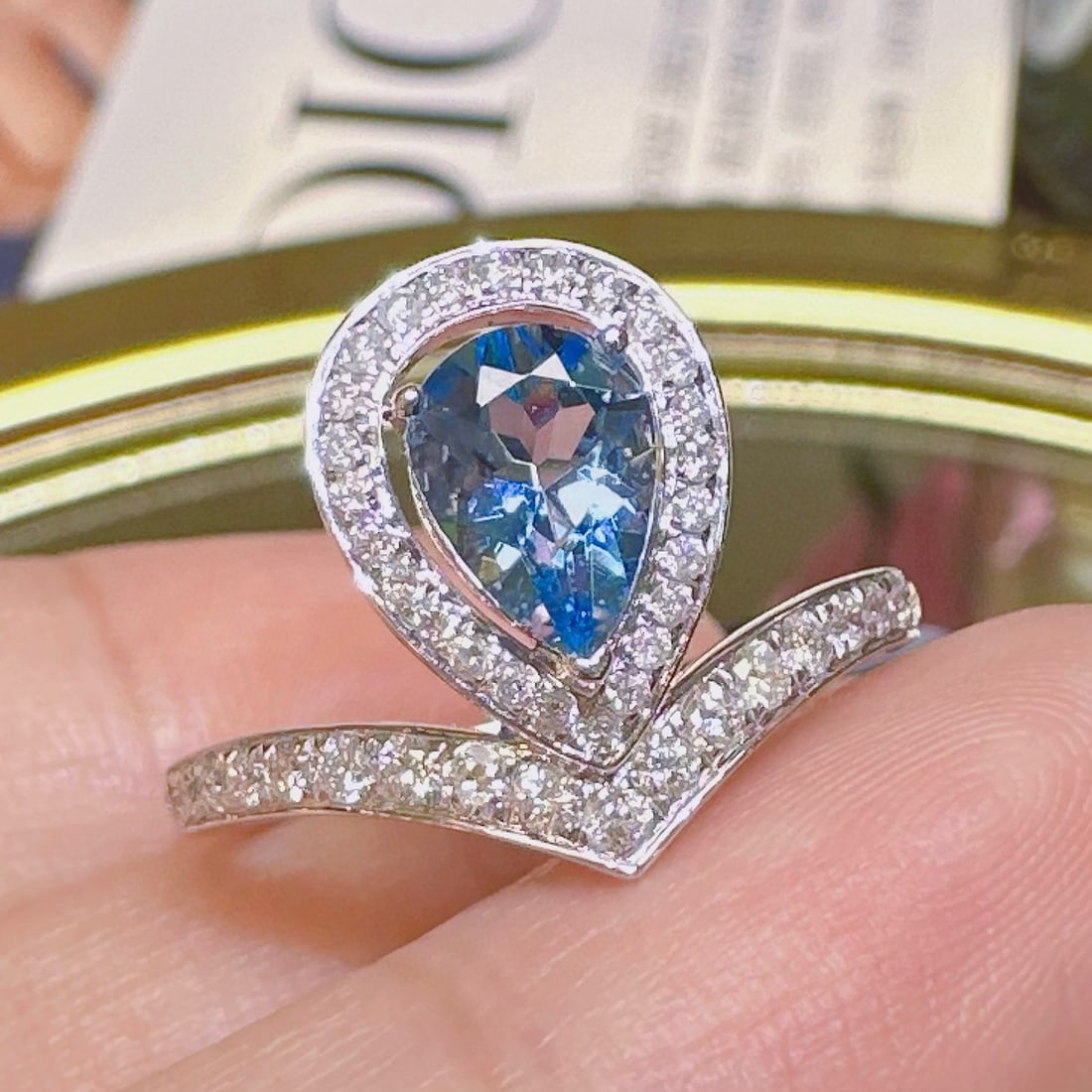 14k Gold 1.32 Ctw Natural Aquamarine & Diamond Ring: Ref:230972266 // gold content:14k gold // ring size:7. 25us // // main gemstone:aquamarine // shape:pear // carat weight:0. 69ct // color:santa maria color // treatment:natural // // adjacent