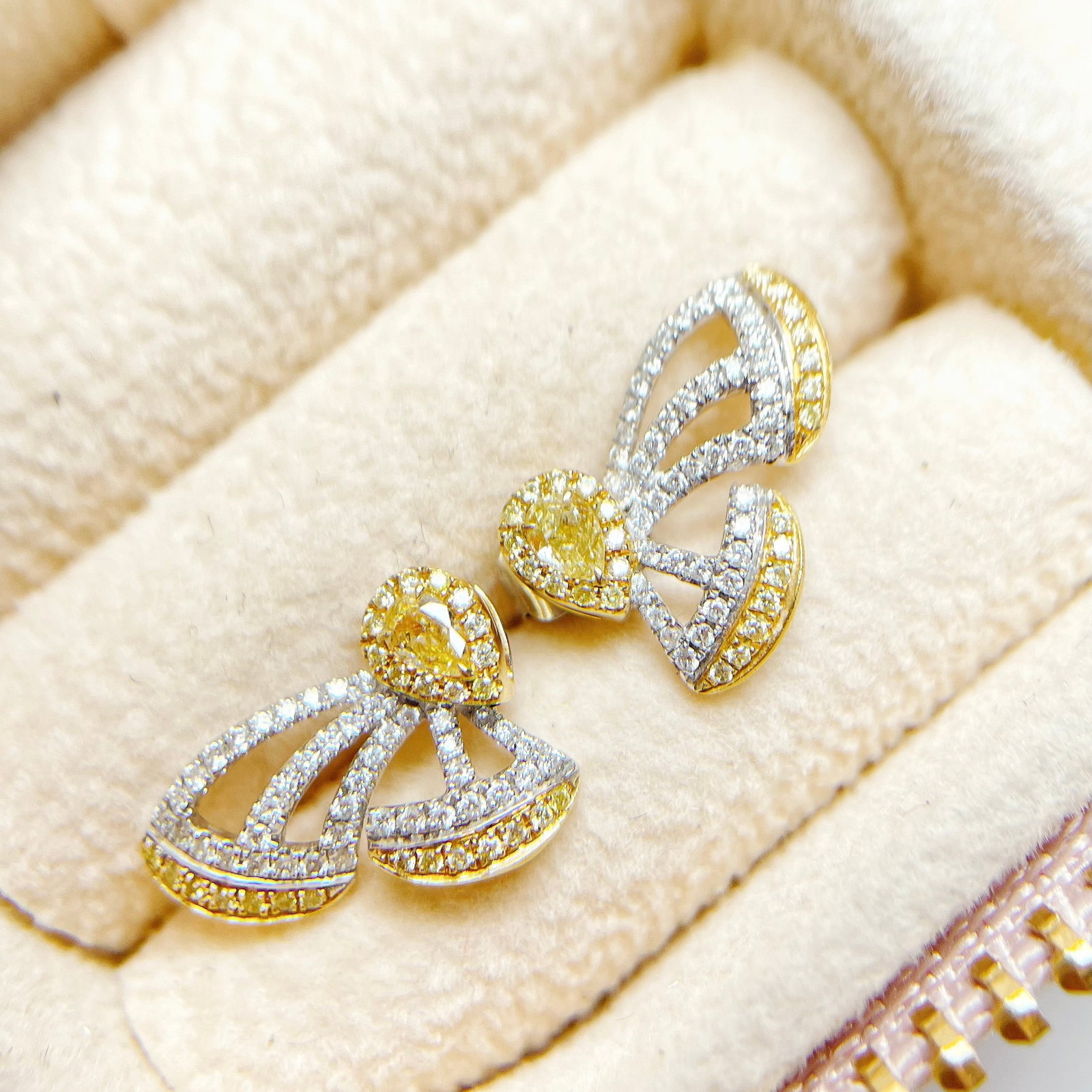 14k Gold 0.61 Ctw Natural Yellow Diamond & Diamond Earrings: Ref:230972320 // gold content:14k gold // main gemstone:yellow diamond // shape:pear // carat weight:0. 21ct // color:yellow // treatment:natural // // adjacent gemstone 2 : diamond // shape:round //
