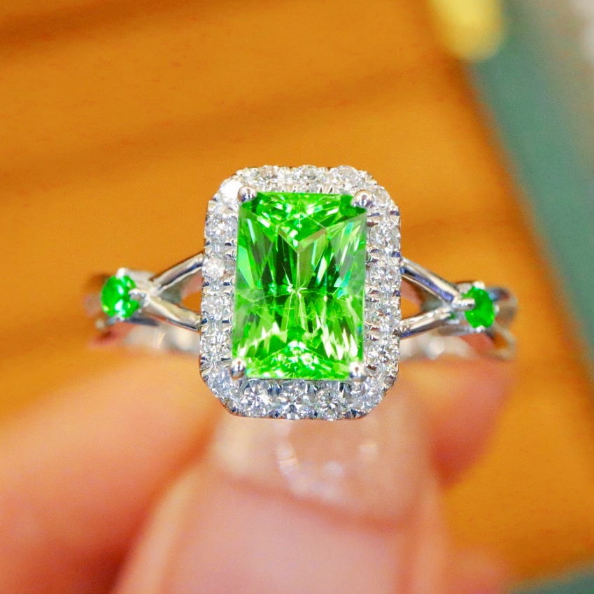 14k Gold 1.31 Ctw Natural Tsavorite & Diamond Ring: Ref:230972335 // gold content:14k gold // ring size:7. 25us // // main gemstone:tsavorite // shape:octagonal // carat weight:1. 13ct // color:green // treatment:natural // // adjacent gemstone 2 :